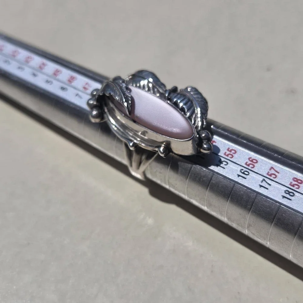 Vintage 925 Sterling Silver Pink Stone Ring Size 5.75 Feather Detail
